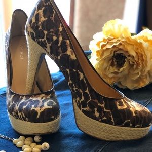 Nine West leopard print platform pump sz 8